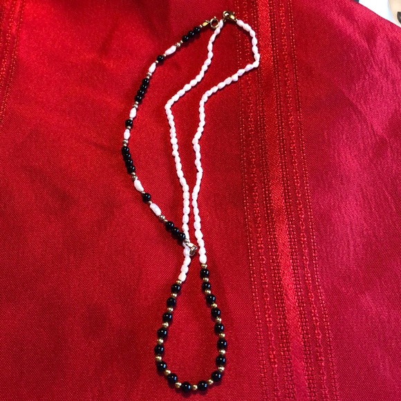 Black/white/ gold necklaces & bracelet - Picture 4 of 7